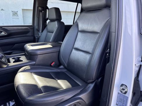 Used 2024 Chevrolet Suburban LT image 15