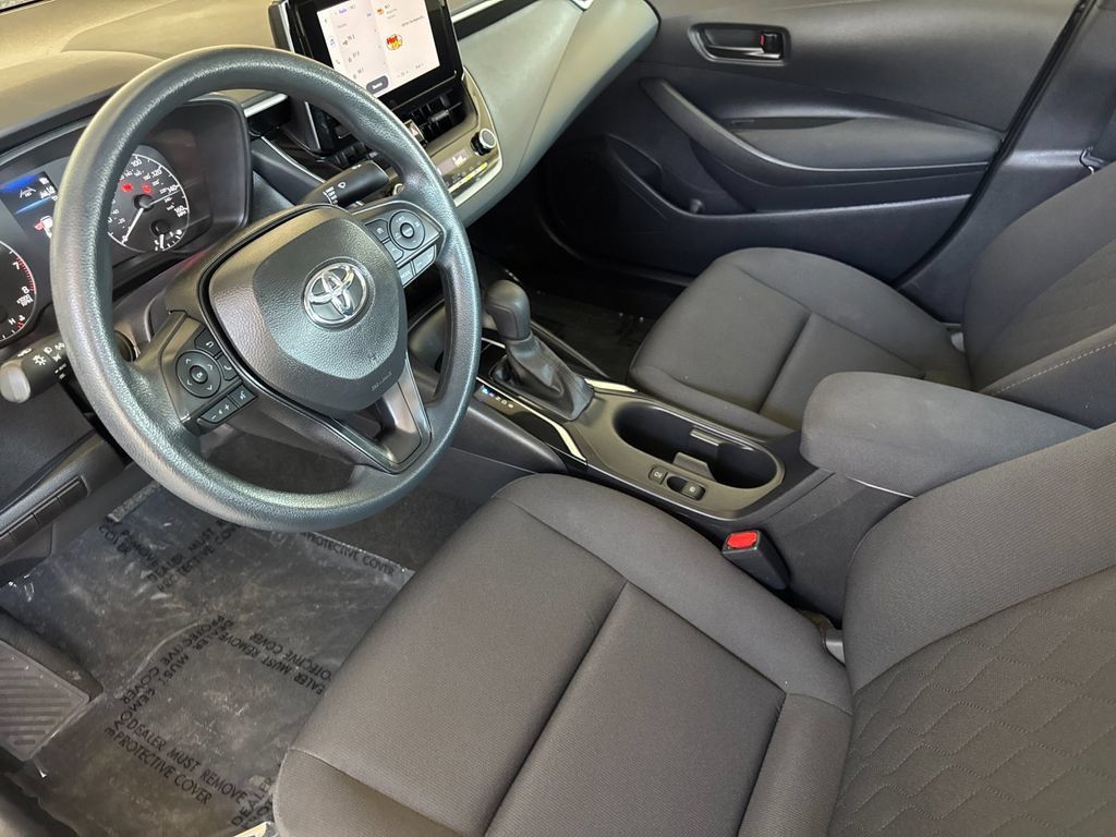 Used 2025 Toyota Corolla LE FWD image 9