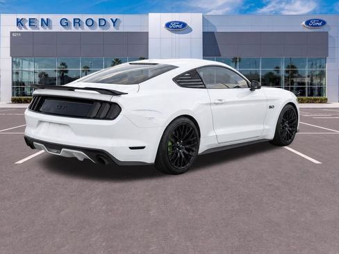 Used 2017 Ford Mustang GT RWD image 5