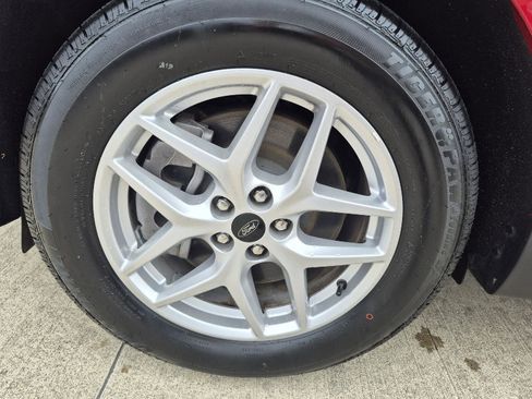 Certified 2024 Ford Edge SEL image 8