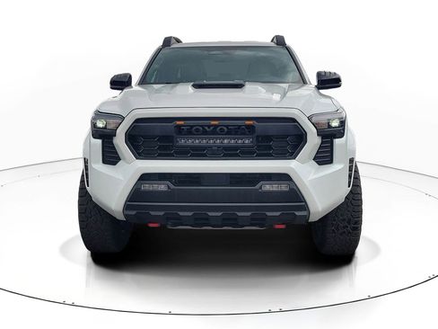 Used 2025 Toyota Tacoma TRD Sport image 2