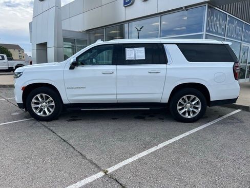 Used 2023 Chevrolet Suburban Premier image 2