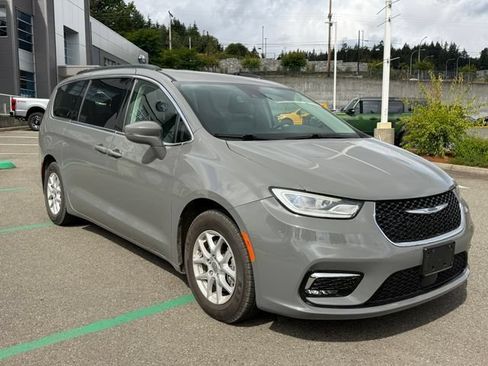 Used 2022 Chrysler Pacifica Touring-L FWD image 5