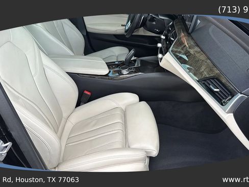 Used 2021 BMW 540i w/ Convenience Package image 39