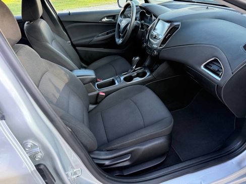 Used 2017 Chevrolet Cruze LT w/ Convenience Package FWD image 16