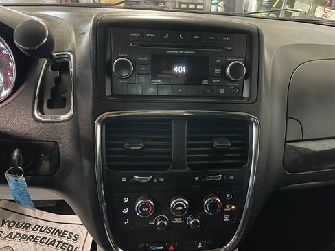 Used 2016 Dodge Grand Caravan SXT image 14