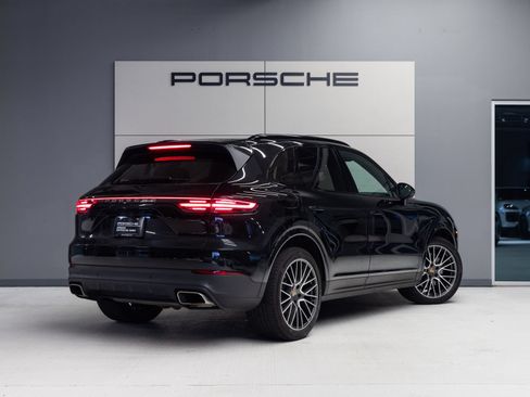 Certified 2023 Porsche Cayenne AWD/4WD image 7