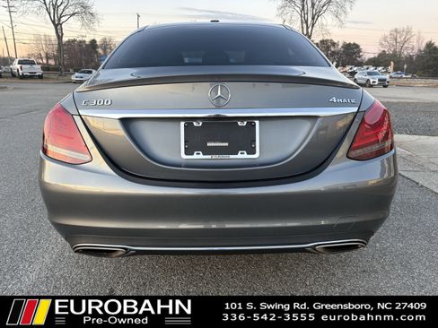 Used 2019 Mercedes-Benz C 300 4MATIC Sedan image 4