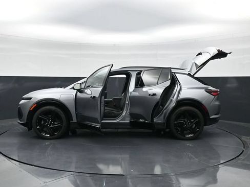 Used 2024 Chevrolet Equinox EV RS FWD image 49