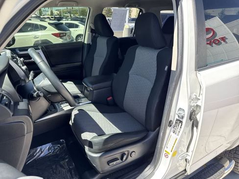 Used 2016 Toyota 4Runner SR5 AWD/4WD image 11