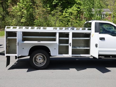Certified 2022 Ford F550 4x4 Regular Cab Super Duty w/ Power Equipment Group image 10