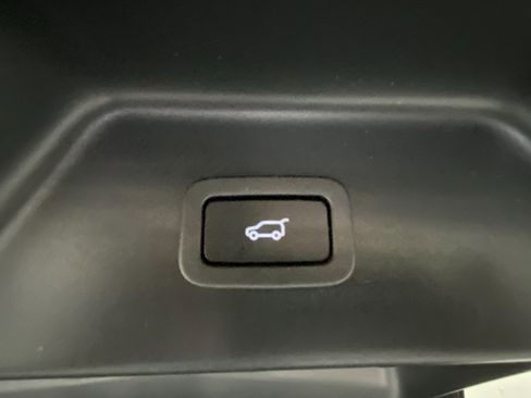 Used 2020 Land Rover Range Rover Long Wheelbase HSE image 10