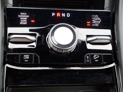 Used 2025 Jeep Grand Cherokee Overland w/ Trailer Tow Package AWD/4WD image 19