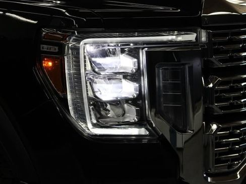 Used 2021 GMC Sierra 2500 Denali w/ Denali Black Diamond Edition AWD/4WD image 4
