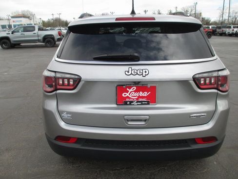 Used 2019 Jeep Compass Latitude FWD image 6