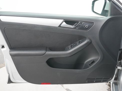 Used 2014 Volkswagen Jetta SE FWD image 18