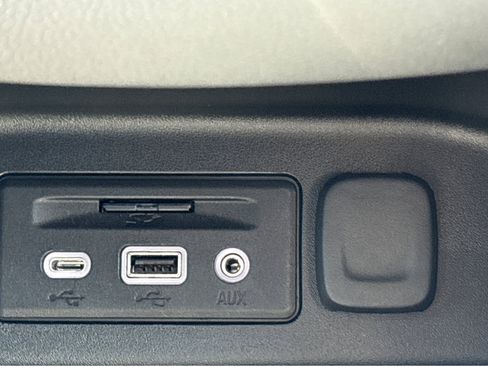 Used 2021 Chevrolet Equinox LT image 32