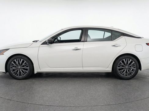 Used 2025 Nissan Altima 2.5 SV FWD image 5