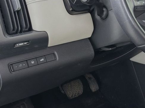 Used 2022 Nissan Pathfinder SL w/ SL Premium Package FWD image 12