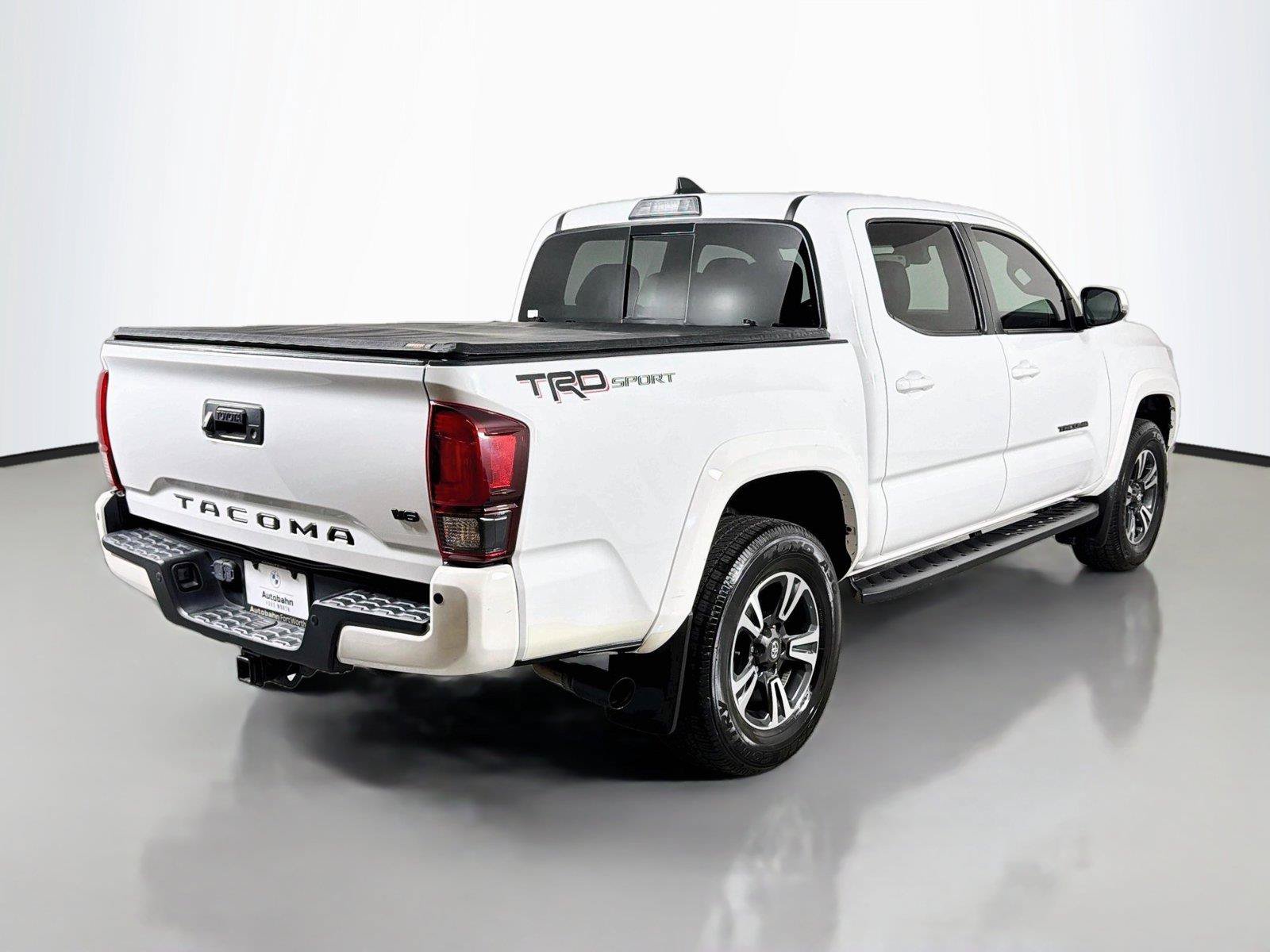 Used 2018 Toyota Tacoma TRD Sport w/ Technology Package RWD image 5