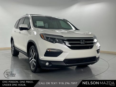 Used 2017 Honda Pilot Touring image 4