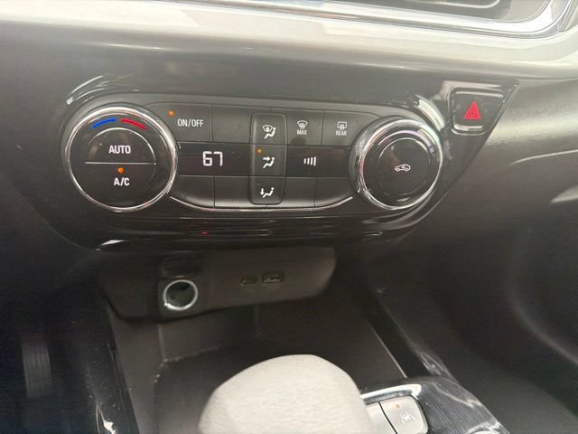Used 2025 Chevrolet Trax LT FWD image 53