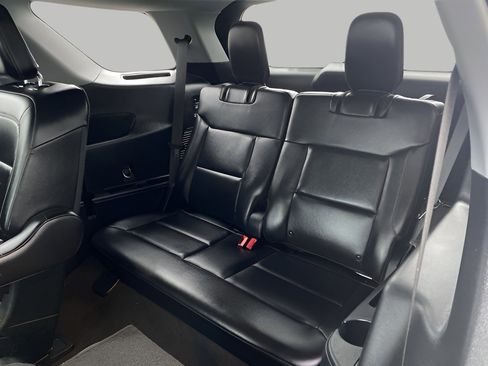 Used 2023 Ford Explorer XLT w/ Equipment Group 202A image 13