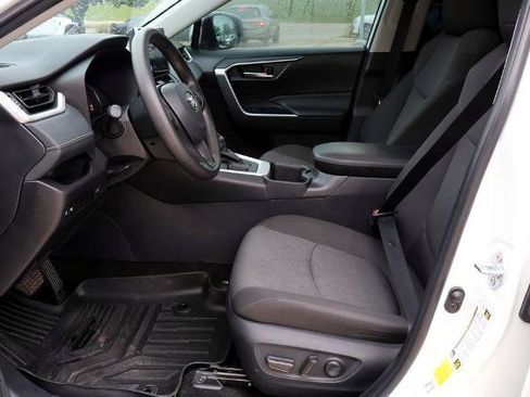 Used 2025 Toyota RAV4 XLE w/ Convenience Package FWD image 19