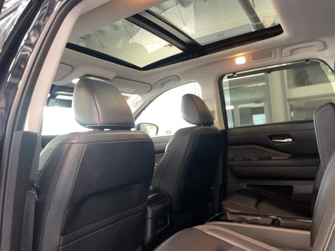 Used 2023 Nissan Pathfinder SL w/ SL Premium Package image 7