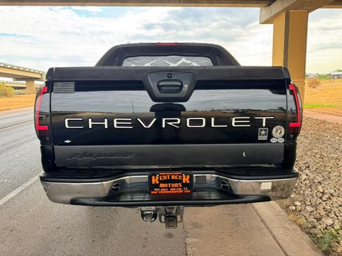 Used 2005 Chevrolet Avalanche Z66 w/ Sun And Sound Package RWD image 4