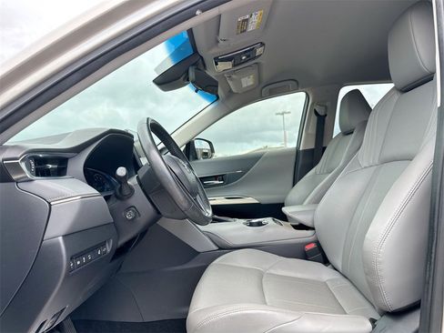 Used 2021 Toyota Venza Limited image 13