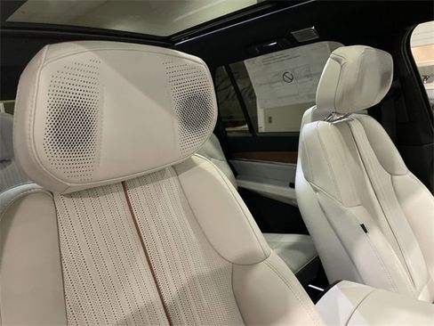 New 2026 Cadillac Vistiq Luxury image 21