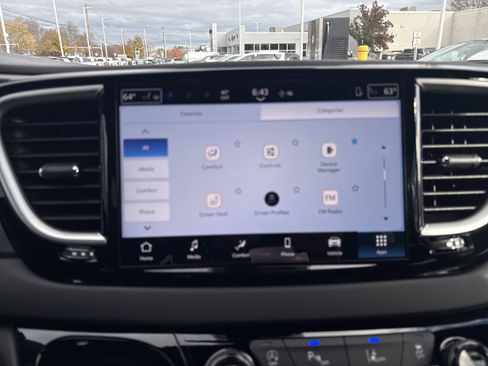 New 2026 Chrysler Voyager LX image 20