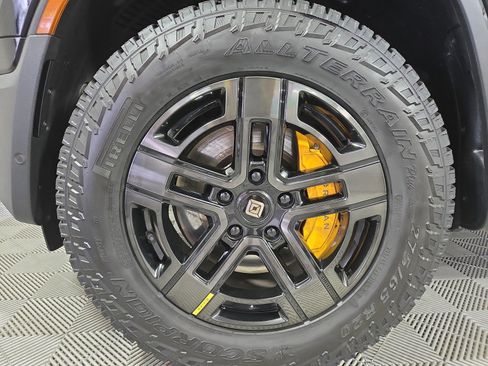 Used 2024 Rivian R1S Adventure image 9