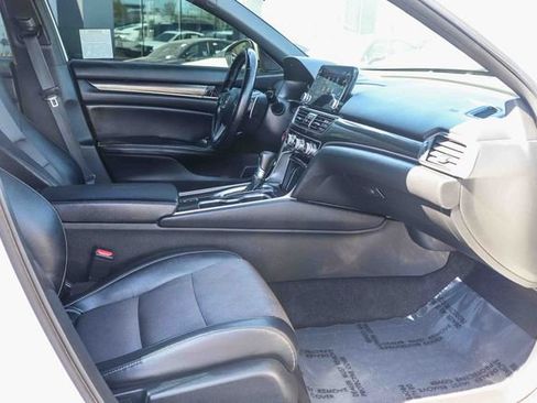 Used 2018 Honda Accord Sport image 19