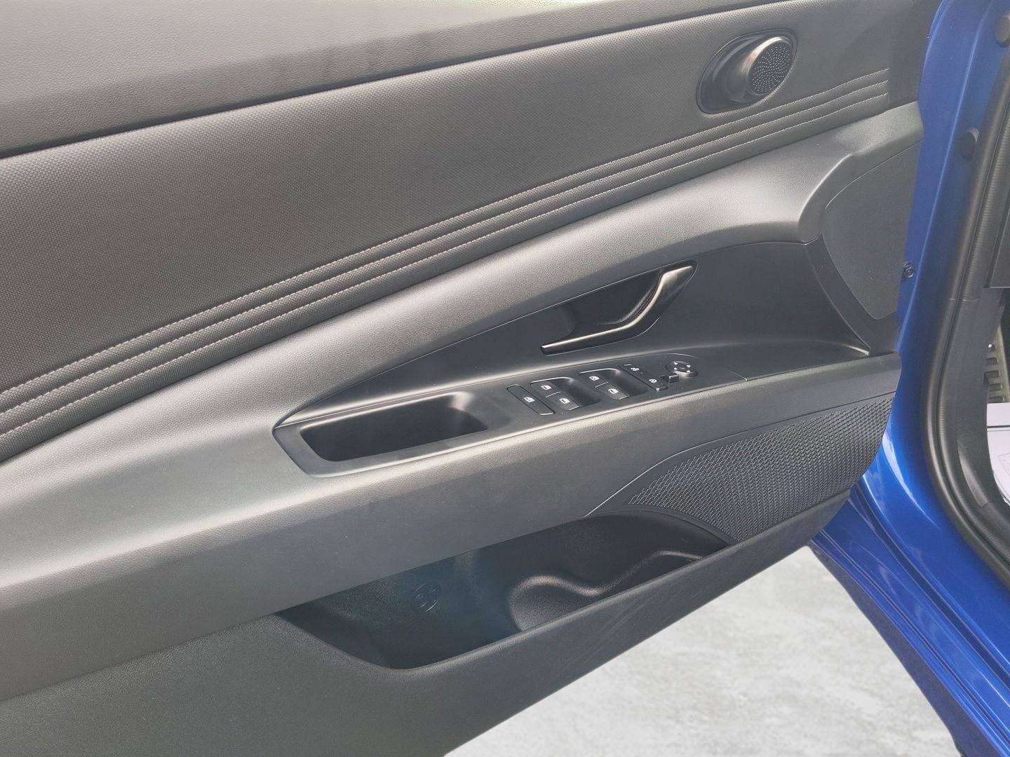Used 2025 Hyundai Elantra SEL FWD image 5