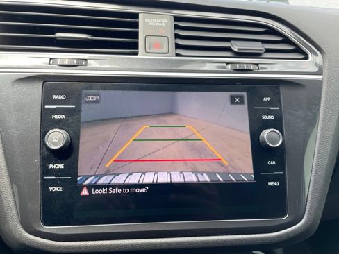 Used 2024 Volkswagen Tiguan SE FWD image 11