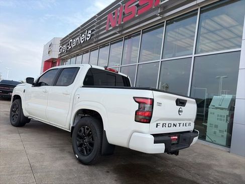 New 2026 Nissan Frontier SV w/ SV Convenience Package image 2