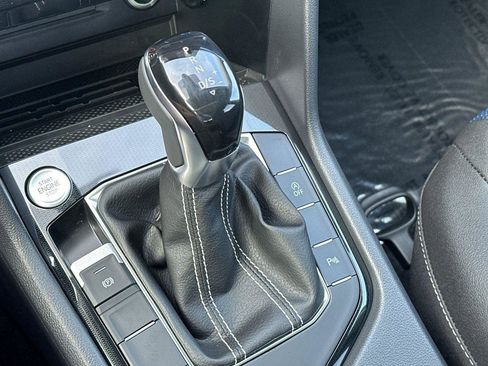 New 2026 Volkswagen Taos SEL image 21