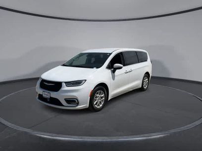 Used 2023 Chrysler Pacifica Touring-L