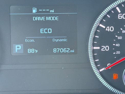 Used 2020 Kia Telluride LX FWD image 18