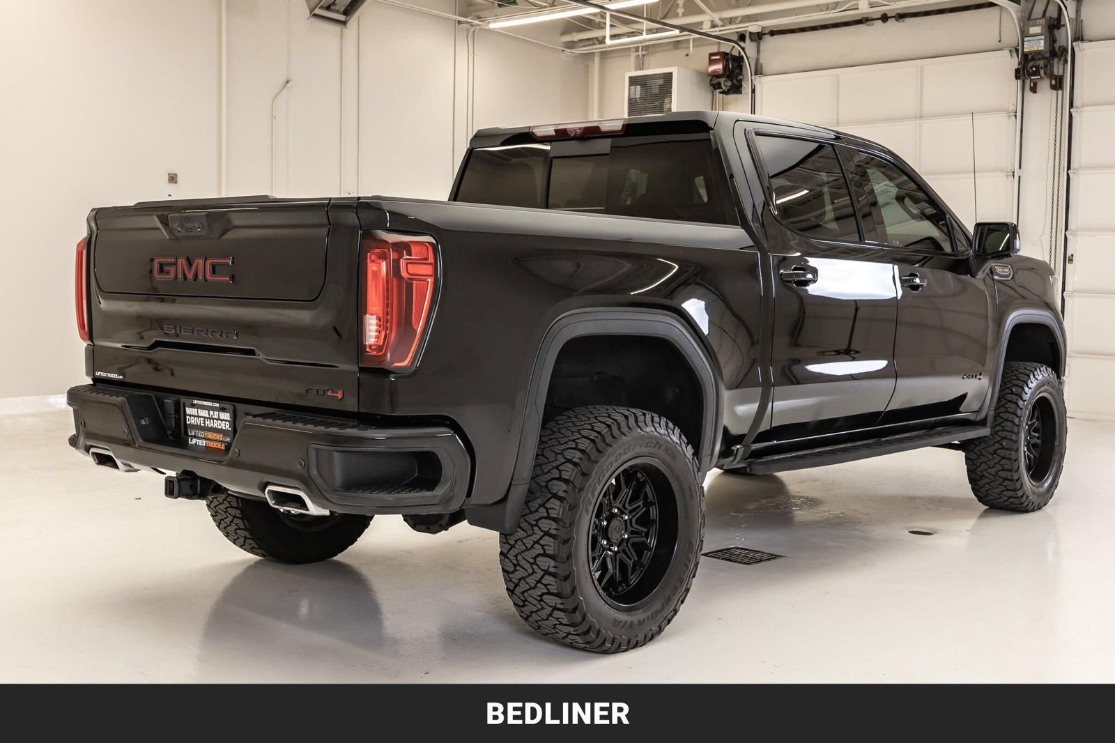 Used 2024 GMC Sierra 1500 AT4 w/ Technology Package AWD/4WD image 9
