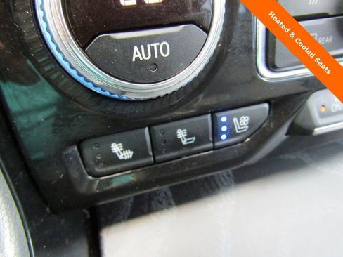 Used 2023 GMC Yukon XL Denali image 21