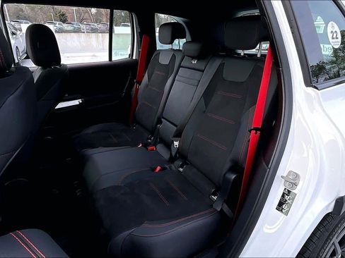 Used 2025 Mercedes-Benz GLB 35 AMG 4MATIC image 19