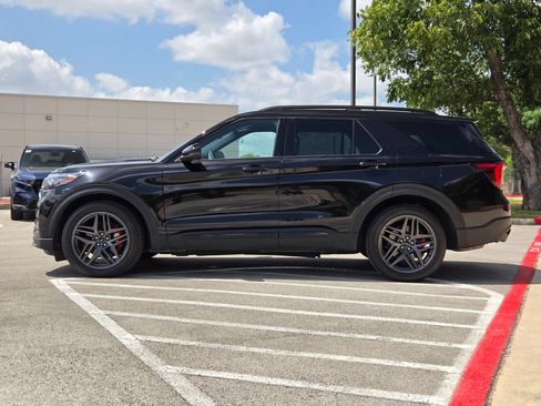 Used 2025 Ford Explorer ST AWD/4WD image 6
