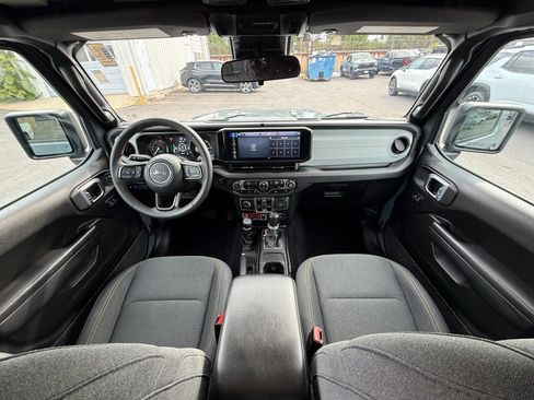Used 2024 Jeep Wrangler Unlimited AWD/4WD image 22