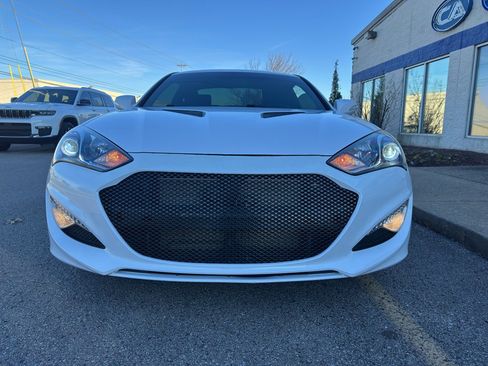 Used 2016 Hyundai Genesis Coupe 3.8 image 9