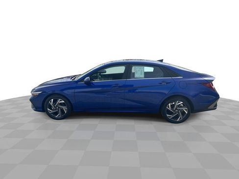 Used 2025 Hyundai Elantra SEL image 6