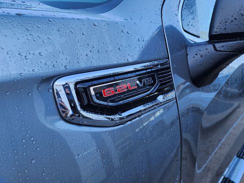 New 2026 GMC Sierra 1500 SLT image 11