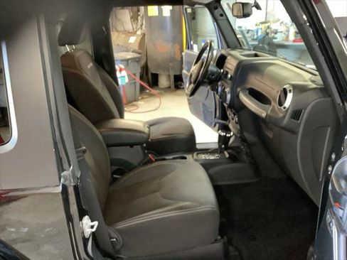 Certified 2018 Jeep Wrangler Sahara w/ Connectivity Group AWD/4WD image 21